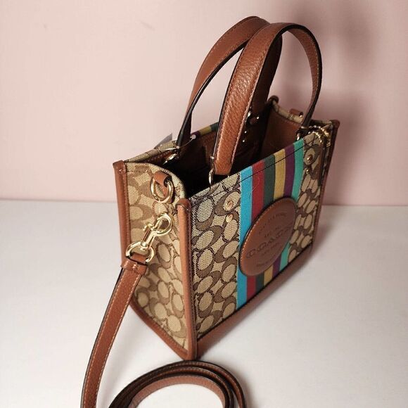 NWT Coach C5637 Dempsey Tote 22 Signature Jacquard Stripe Coach Patch Redwood - Picture 4 of 7